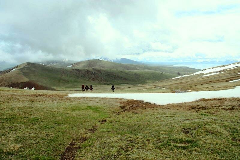 Tuz Ashuu (Song Kul's lake)